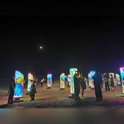 (幻彩湖图片)探索幻彩迷宫:穿越色彩斑斓的梦境与奇幻世界的冒险之旅